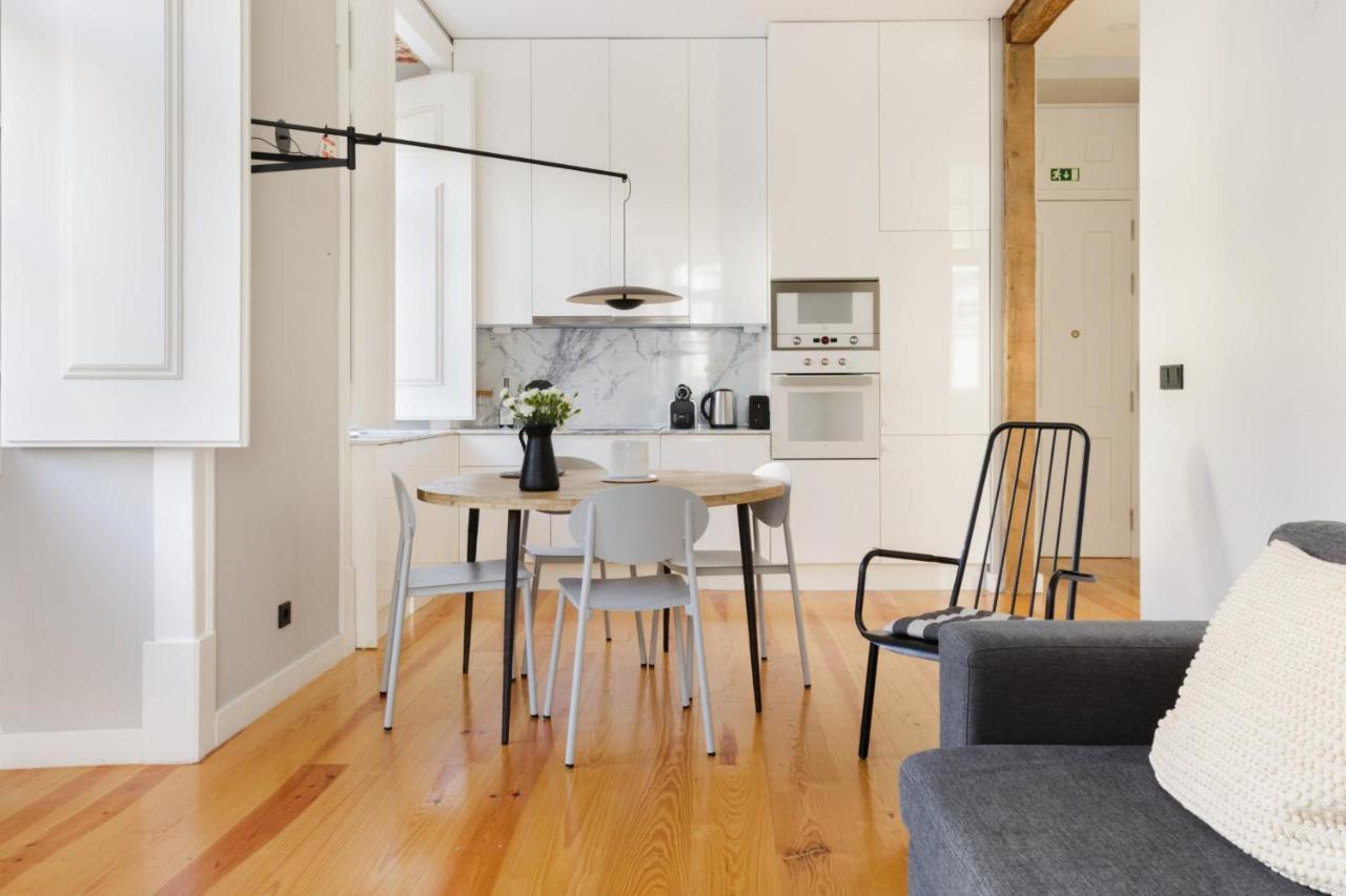 Update Urban Chic Flat In 19Th Century Building 2 Bedrooms & 2 Bathrooms & Ac Central Alfama District Lisboa Exteriör bild