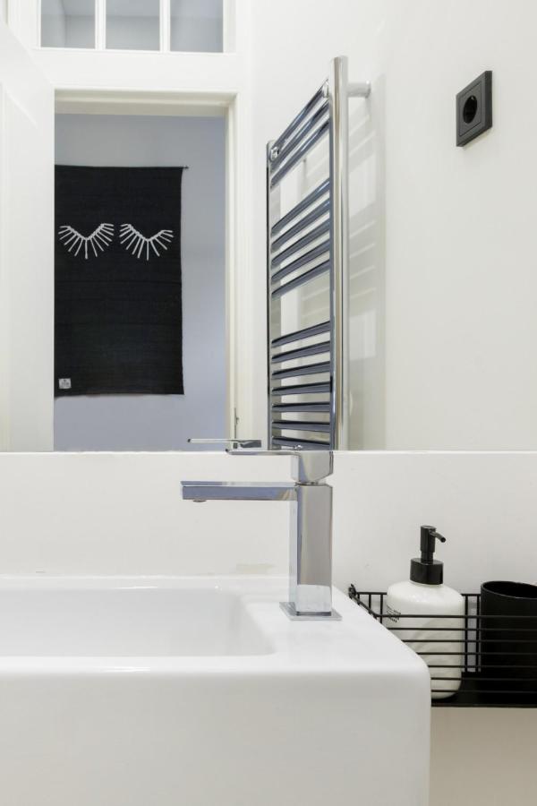 Update Urban Chic Flat In 19Th Century Building 2 Bedrooms & 2 Bathrooms & Ac Central Alfama District Lisboa Exteriör bild