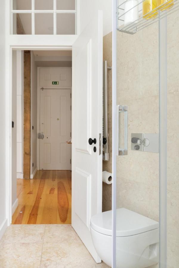 Update Urban Chic Flat In 19Th Century Building 2 Bedrooms & 2 Bathrooms & Ac Central Alfama District Lisboa Exteriör bild