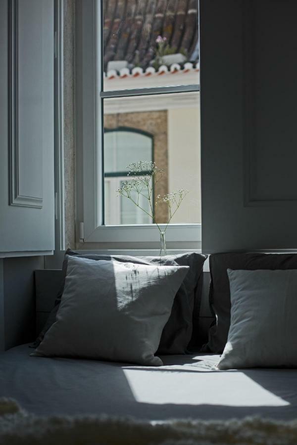 Update Urban Chic Flat In 19Th Century Building 2 Bedrooms & 2 Bathrooms & Ac Central Alfama District Lisboa Exteriör bild