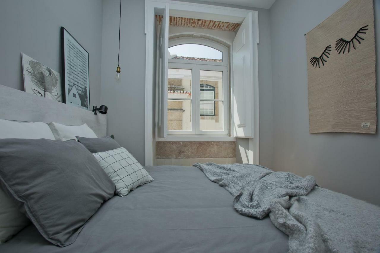Update Urban Chic Flat In 19Th Century Building 2 Bedrooms & 2 Bathrooms & Ac Central Alfama District Lisboa Exteriör bild