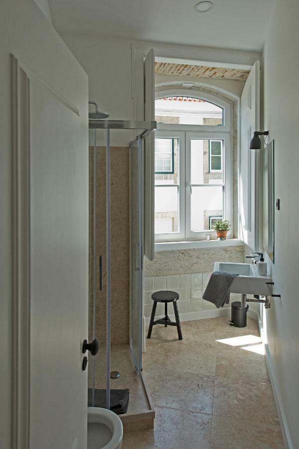 Update Urban Chic Flat In 19Th Century Building 2 Bedrooms & 2 Bathrooms & Ac Central Alfama District Lisboa Exteriör bild