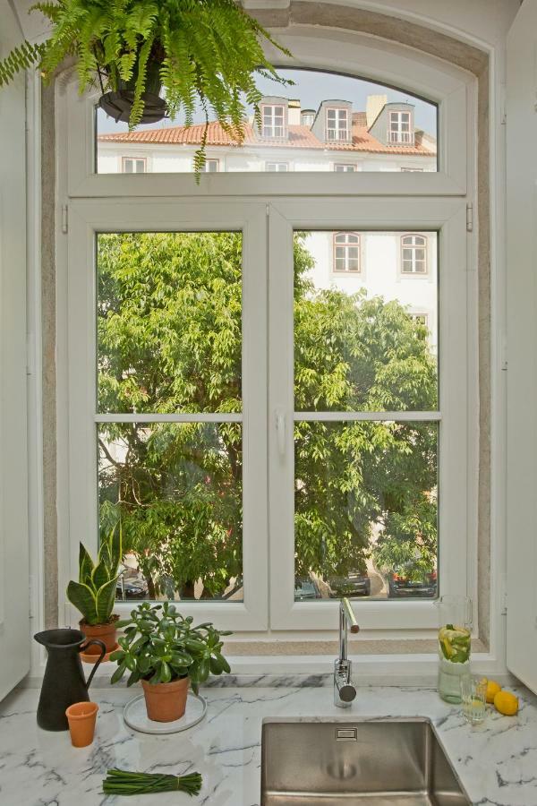 Update Urban Chic Flat In 19Th Century Building 2 Bedrooms & 2 Bathrooms & Ac Central Alfama District Lisboa Exteriör bild