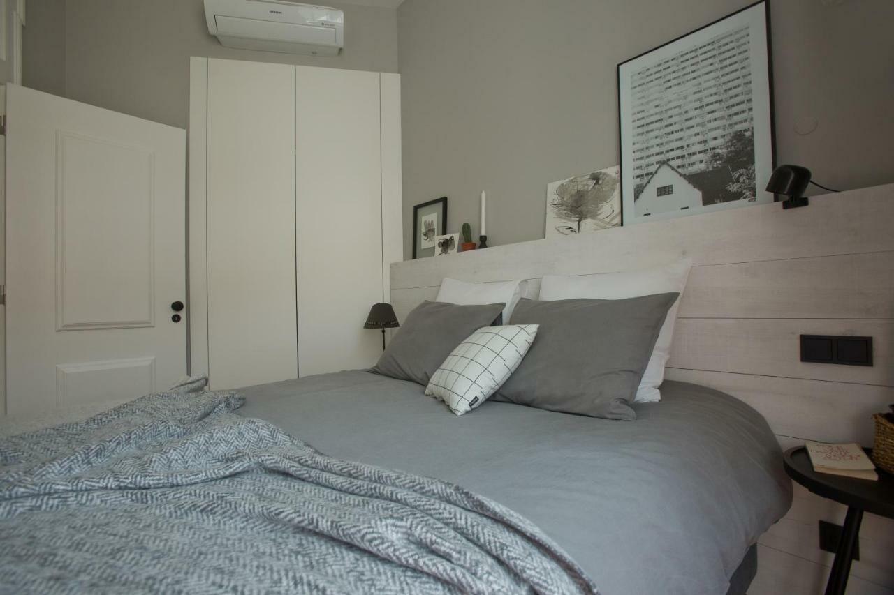 Update Urban Chic Flat In 19Th Century Building 2 Bedrooms & 2 Bathrooms & Ac Central Alfama District Lisboa Exteriör bild